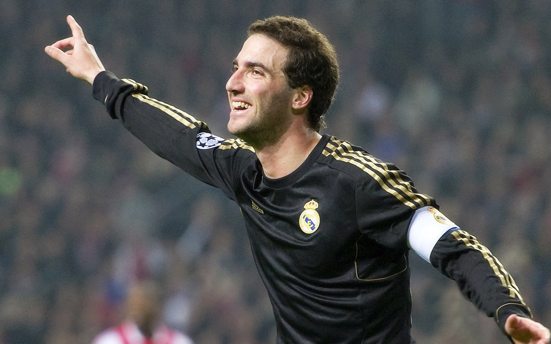 Doinb回归赛场，比分优势明显首场状态亮眼，曼联观众沸腾！