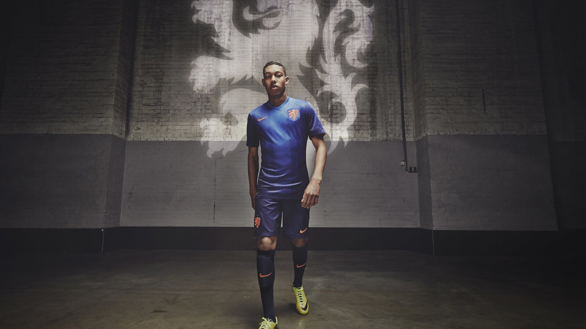 梅西遭遇十二连败，塞尔维亚队教练面临压力！