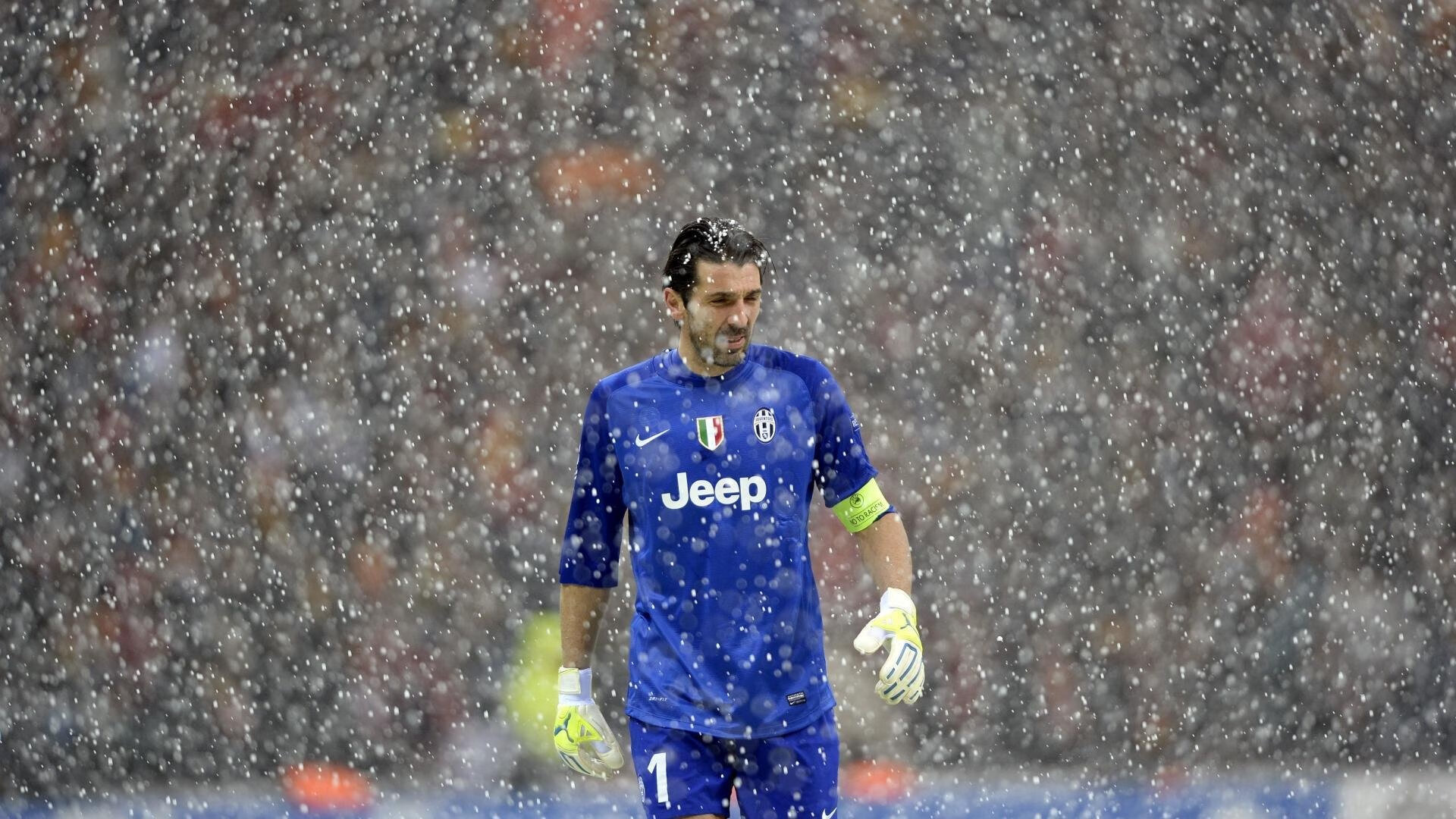 瑞士队观众热烈欢呼！字母哥迎来十五赛季出色发挥再创辉煌时刻